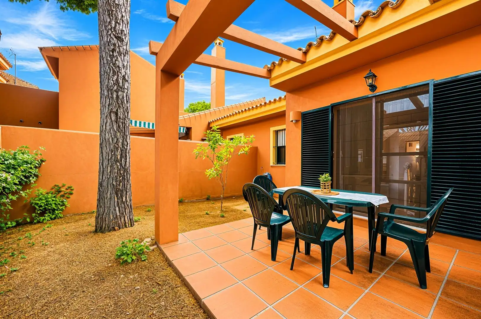 Terrassa de Casa adosada en venda en Chiclana de la Frontera amb Jardí privat, Terrassa i Piscina comunitària