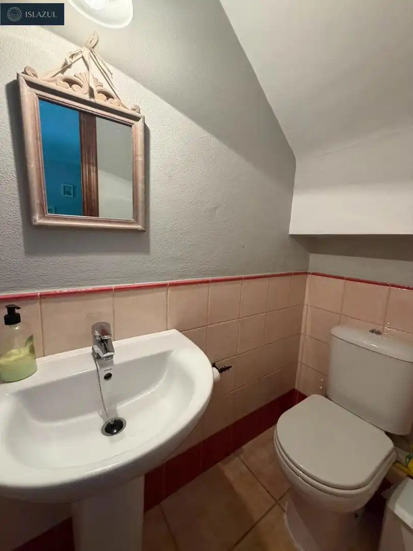 Badezimmer von Einfamilien-Reihenhaus zum Verkauf in Islantilla mit Privatgarten, Terrasse und Abstellraum