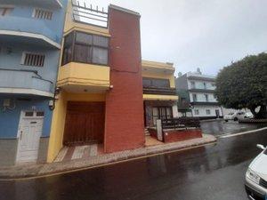 Vista exterior de Casa adosada en venda en Santa María de Guía de Gran Canaria amb Terrassa i Balcó