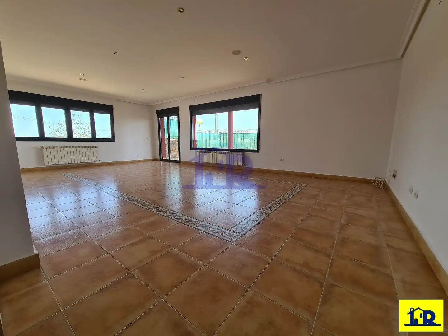 Sala d'estar de Casa adosada en venda en Villar de Olalla amb Calefacció, Jardí privat i Terrassa
