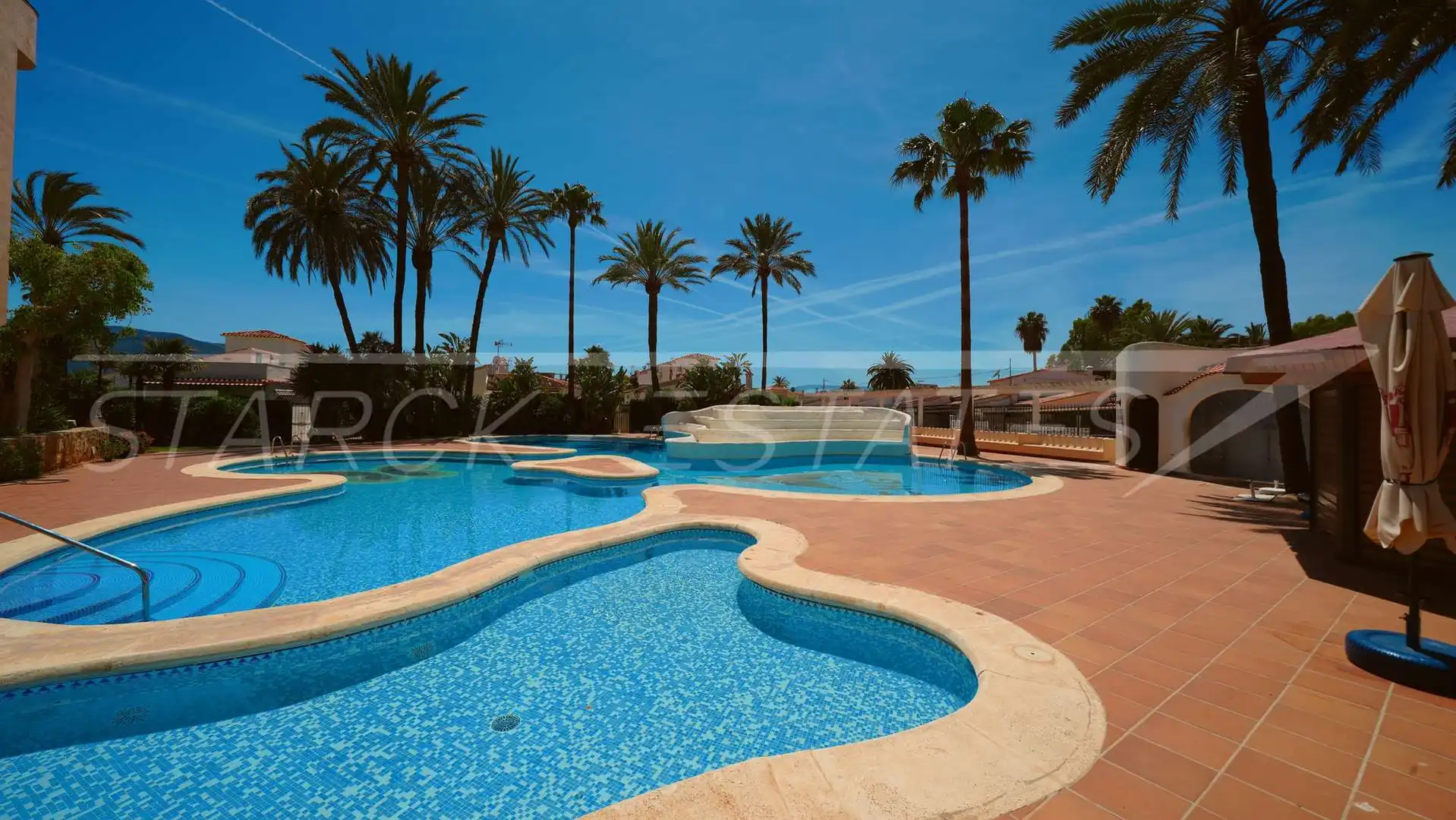 Piscina de Ático en venta en Dénia con Aire acondicionado, Jardín privado y Piscina