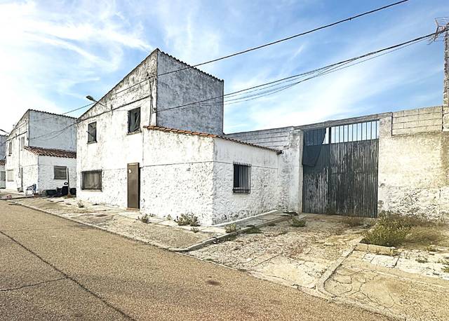Casa adosada en Venta en C/ Ronda del Sur en Miajadas
