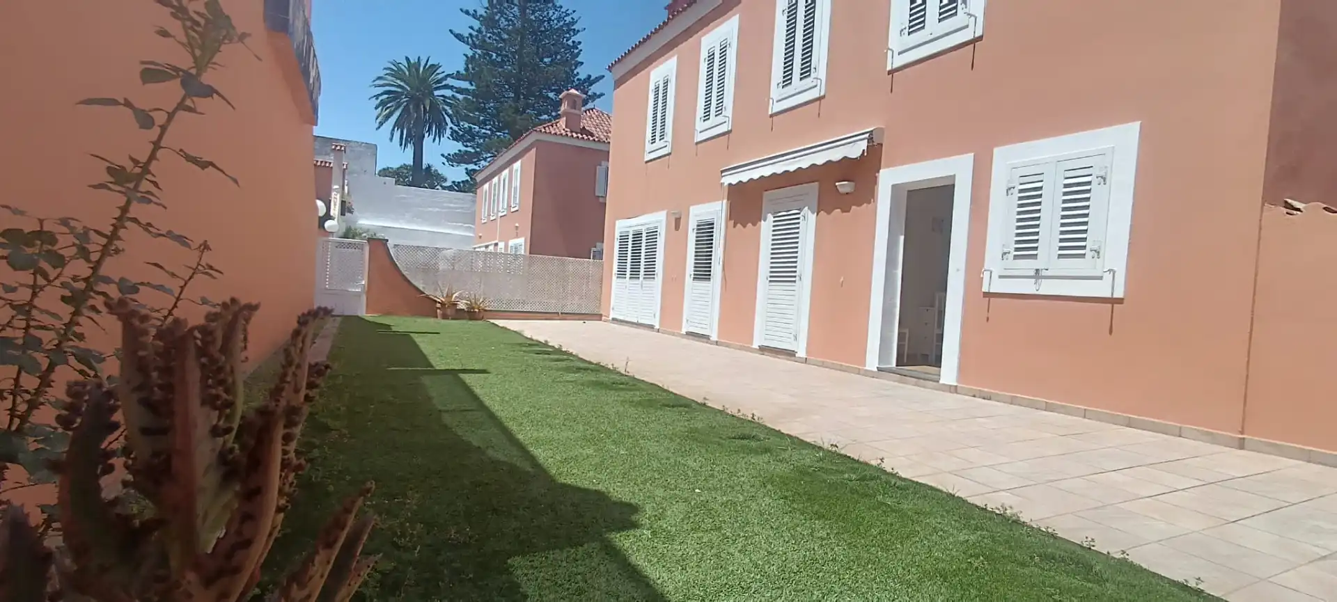 Vista exterior de Casa o chalet de alquiler en Las Palmas de Gran Canaria con Jardín privado, Terraza y Trastero