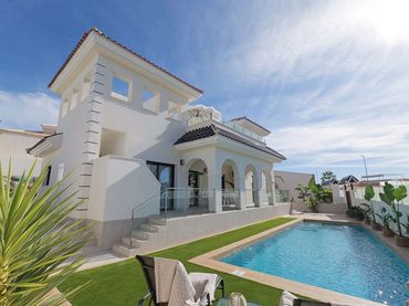 Villa con balcone in vendita a Doña pepa