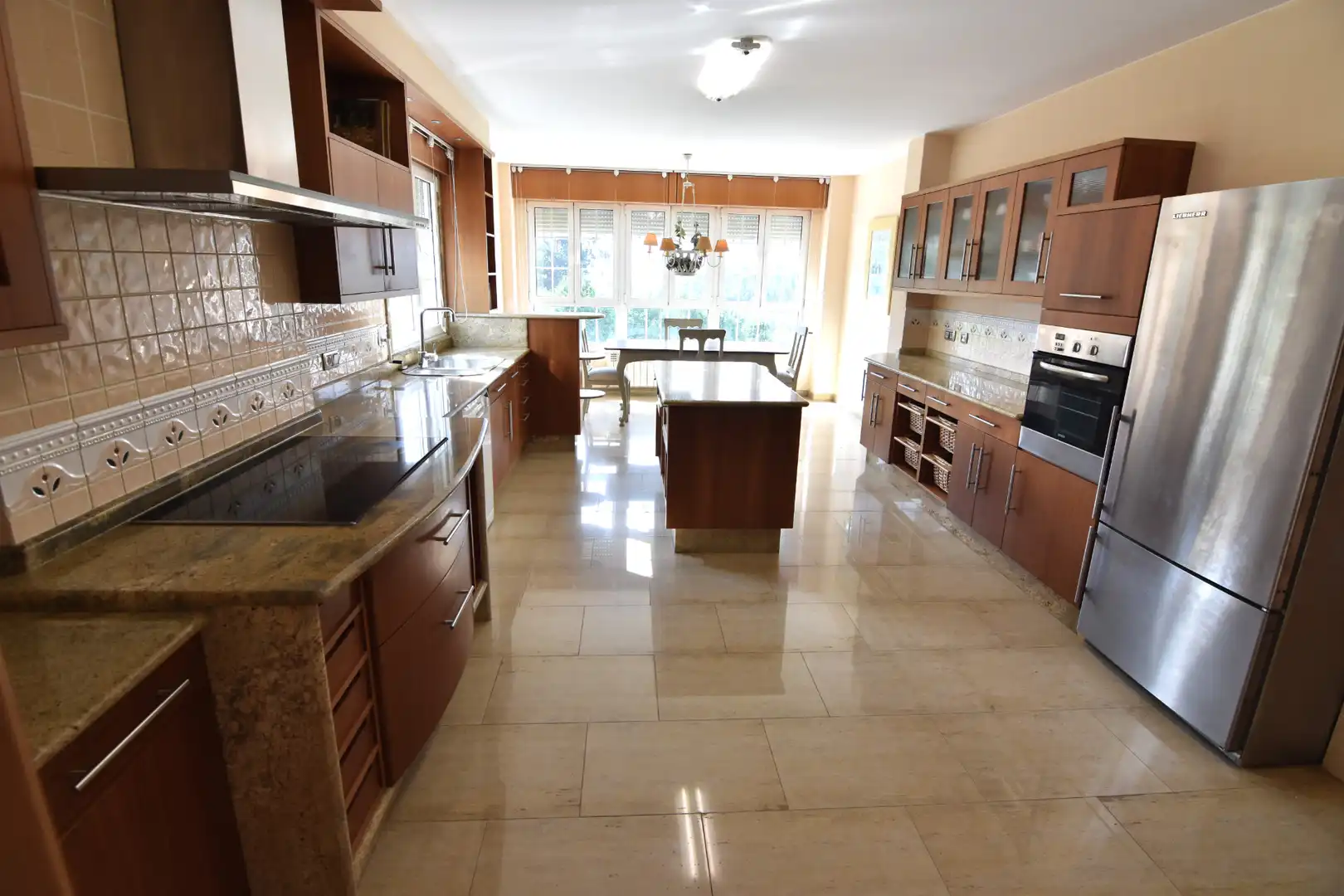 Cocina de Casa o chalet en venta en Bergondo con Calefacción, Jardín privado y Parquet