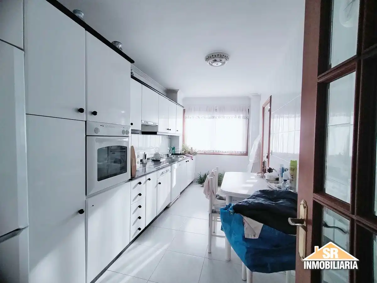 Cocina de Piso de alquiler en A Coruña Capital  con Amueblado, Horno y Lavadora