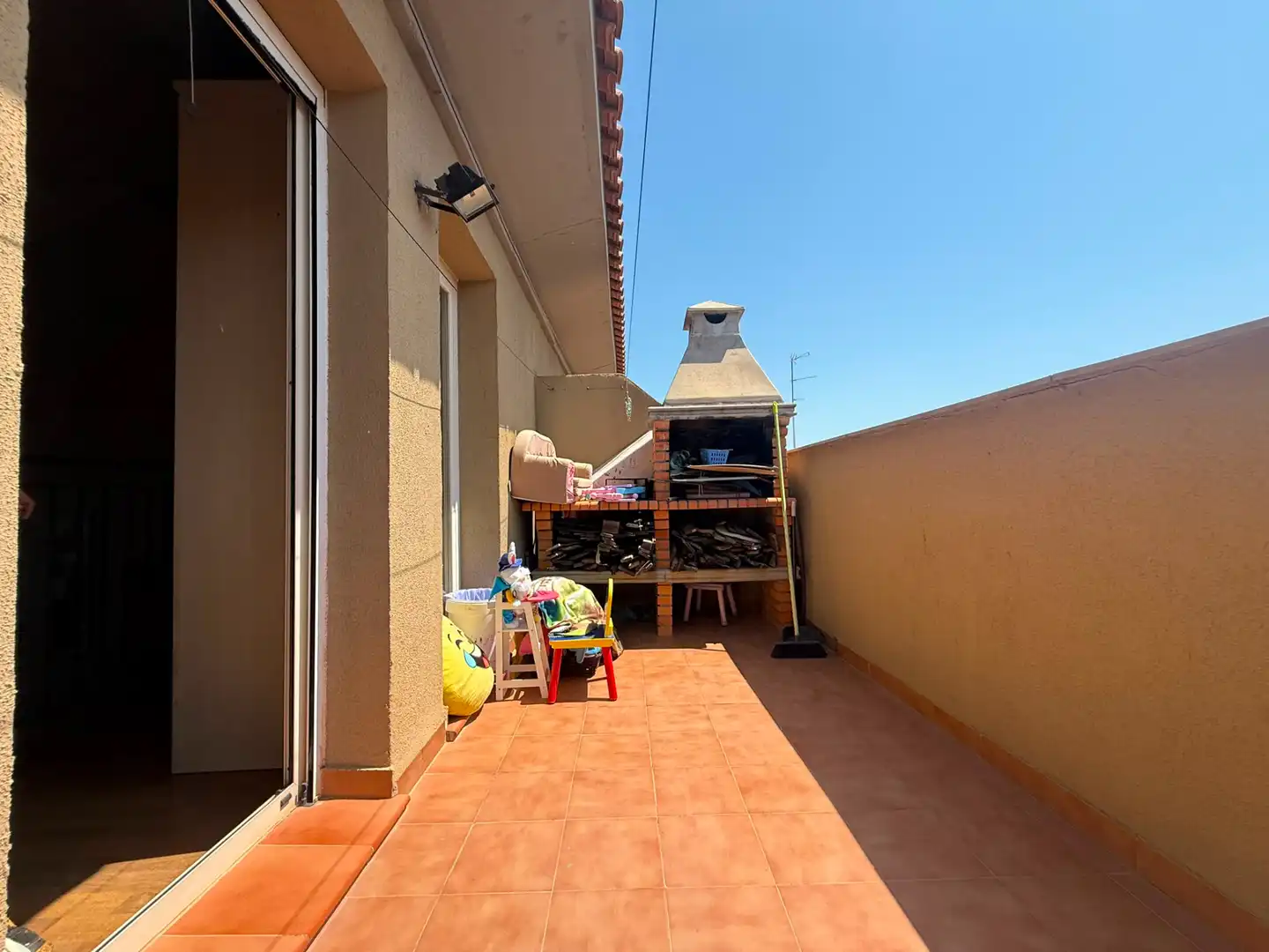 Terrassa de Casa adosada en venda en La Pobla de Vallbona amb Aire condicionat, Calefacció i Terrassa