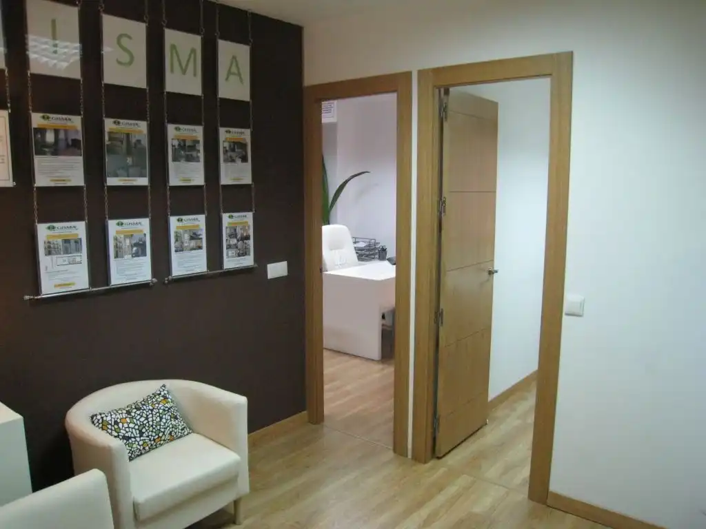 Büro zur Miete in Málaga mit Klimaanlage, Heizung und Möbliert