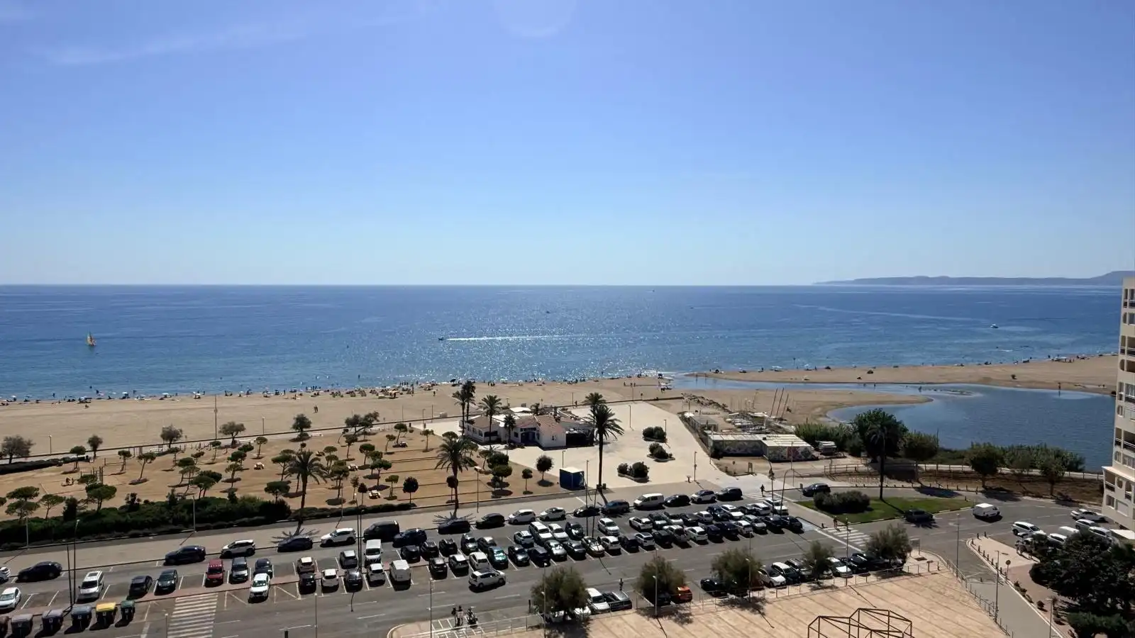 Parking de Apartamento en venta en Empuriabrava con Terraza y Amueblado