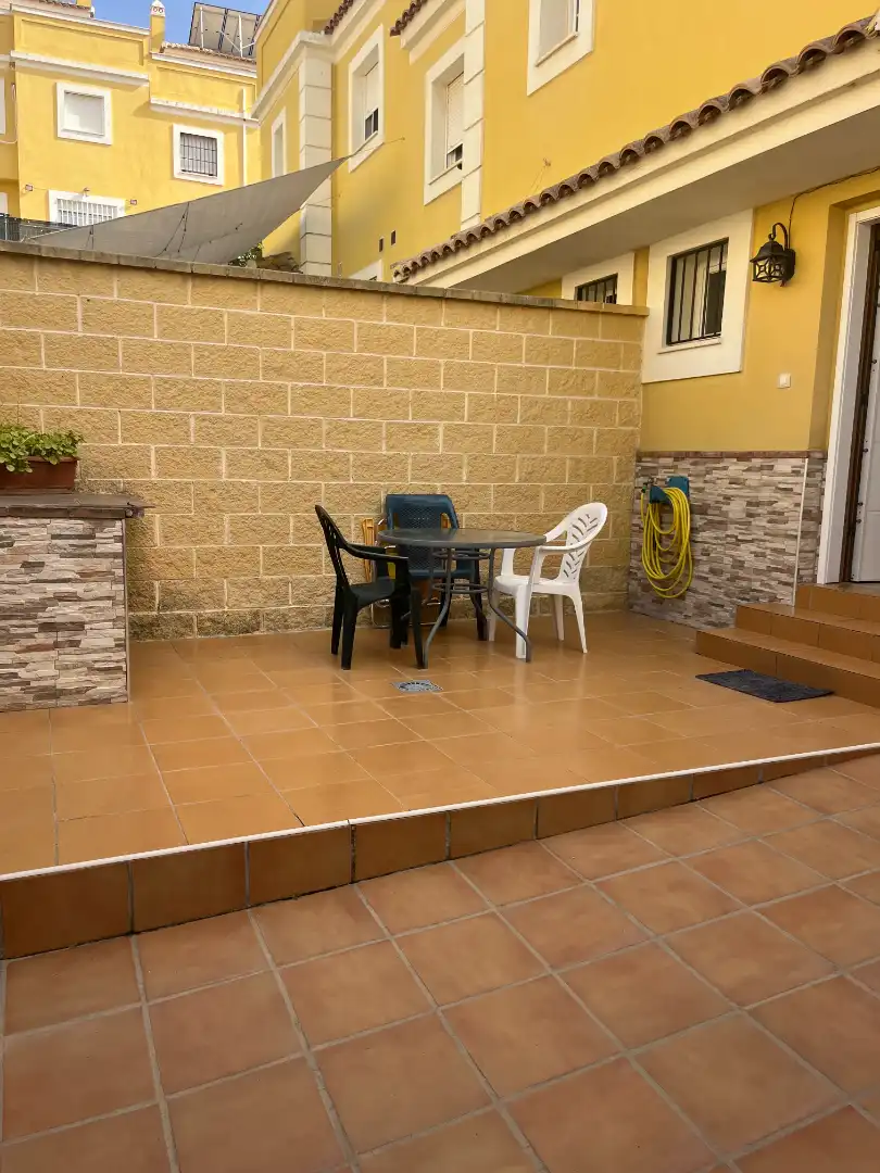 Terrassa de Casa adosada en venda en Alhaurín de la Torre amb Aire condicionat, Traster i Piscina comunitària