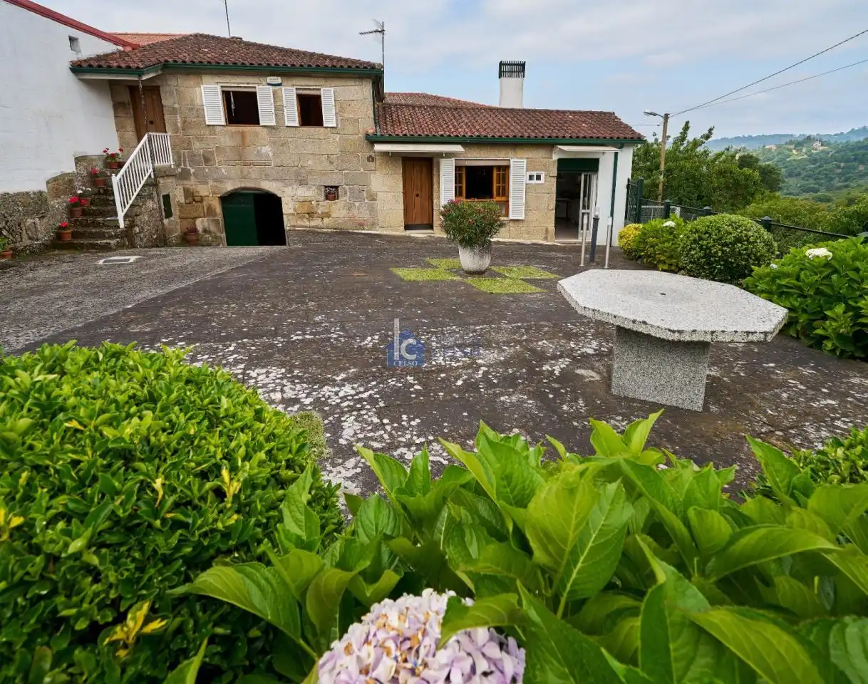 Vista exterior de Casa o xalet en venda en Ourense Capital  amb Calefacció, Jardí privat i Traster