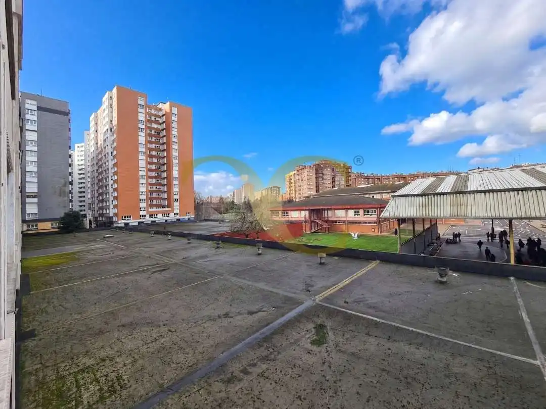 Außenansicht von Wohnung zum Verkauf in Gijón  mit Heizung, Terrasse und Abstellraum