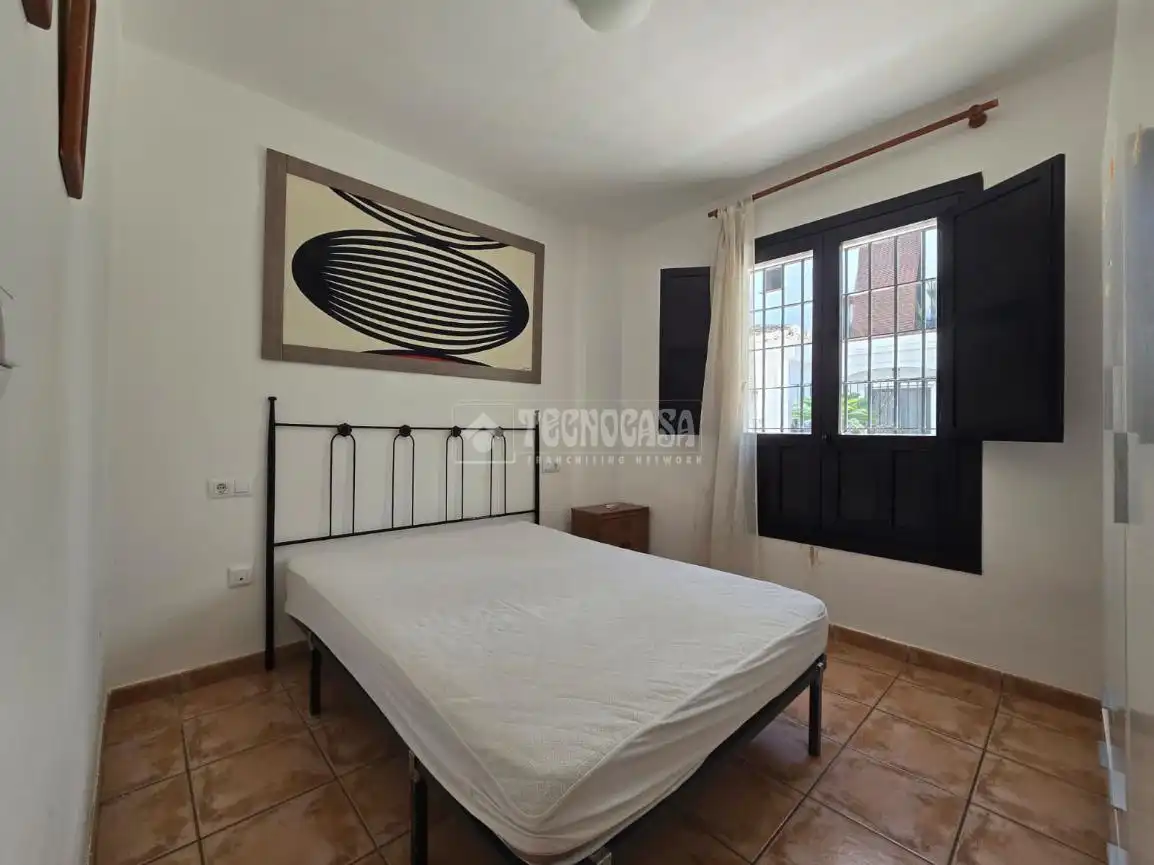 Habitación de Piso en venta en Vélez de Benaudalla con Aire acondicionado, Terraza y Piscina comunitaria
