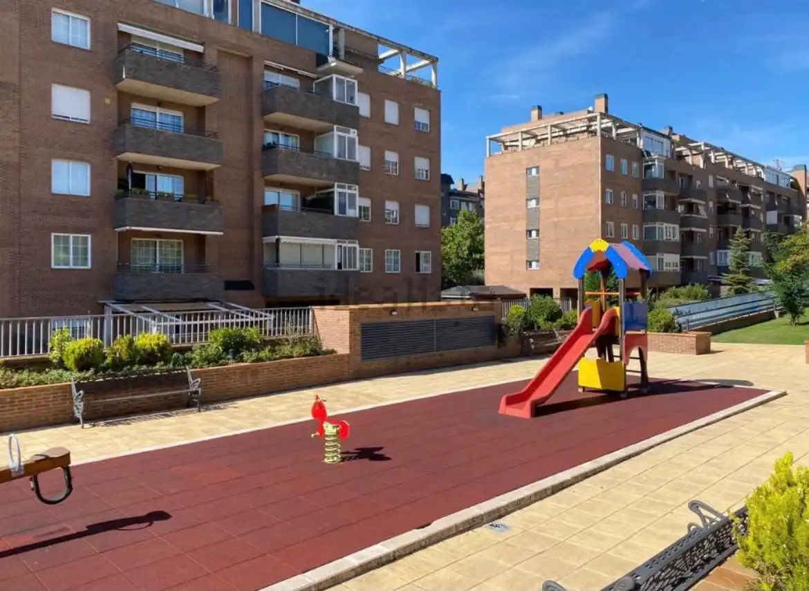 Vista exterior de Pis en venda en San Sebastián de los Reyes amb Aire condicionat, Calefacció i Parquet