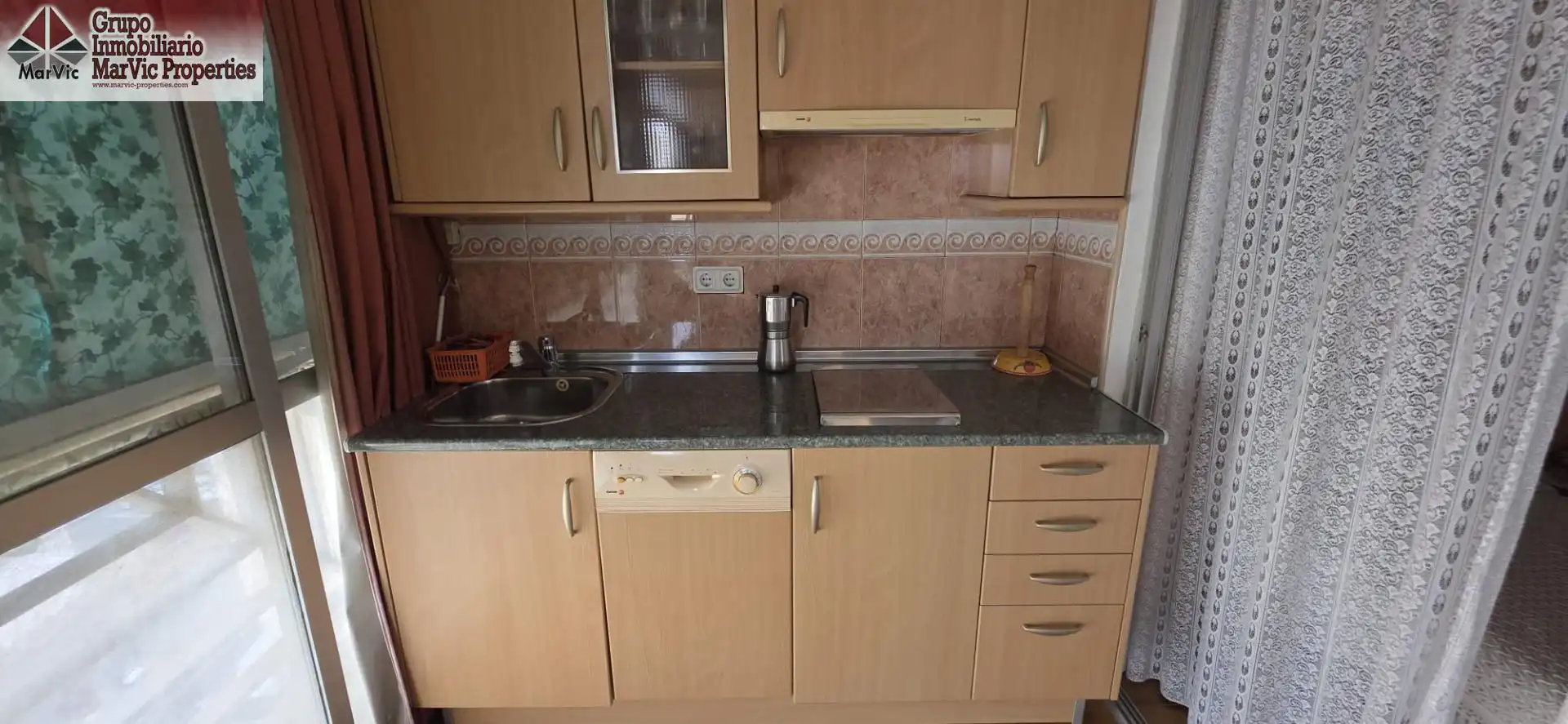 Cocina de Apartamento en venta en Benidorm con Aire acondicionado, Jardín privado y Amueblado