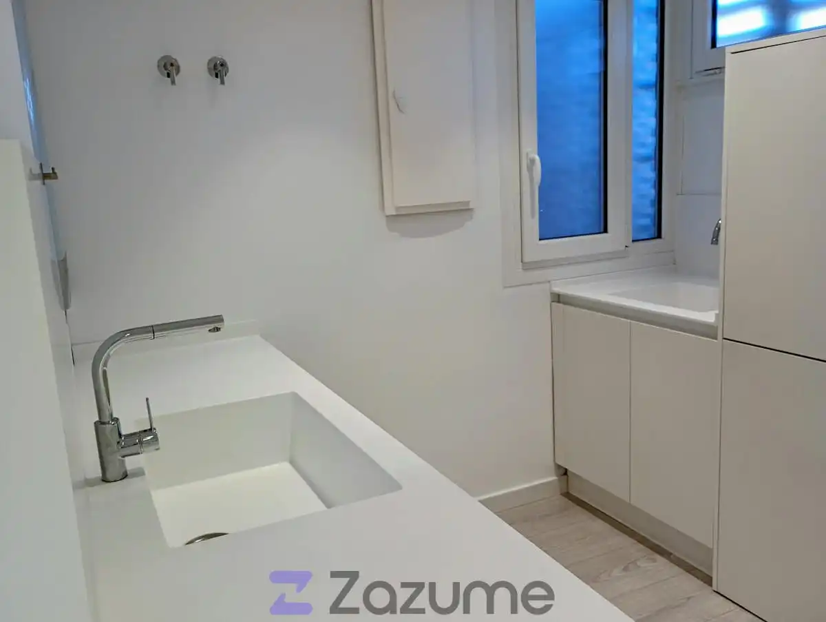 Badezimmer von Wohnungen zur Miete in Barcelona mit Klimaanlage, Heizung und Parkett