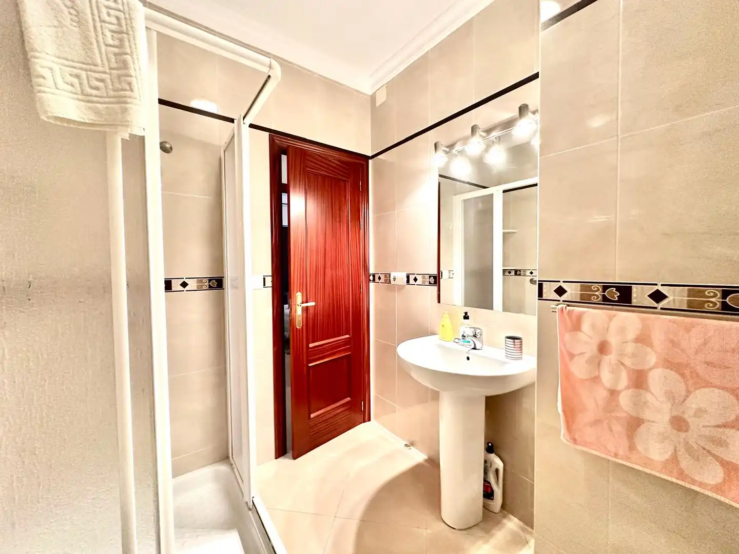 Bathroom of Flat for sale in Lepe  with Air Conditioner, Furnished and Oven