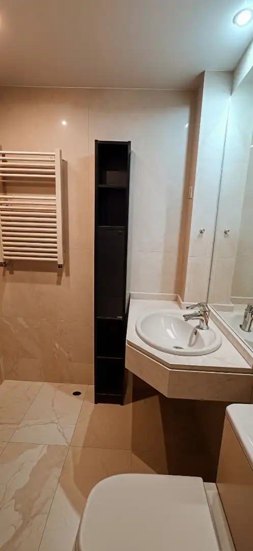 Baño de Piso en venta en Madrid con Calefacción, Terraza y Trastero