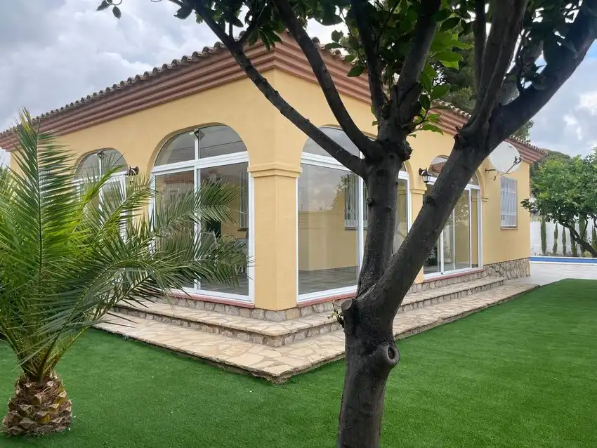 House with pool for sale in Miami Platja, imagen 2