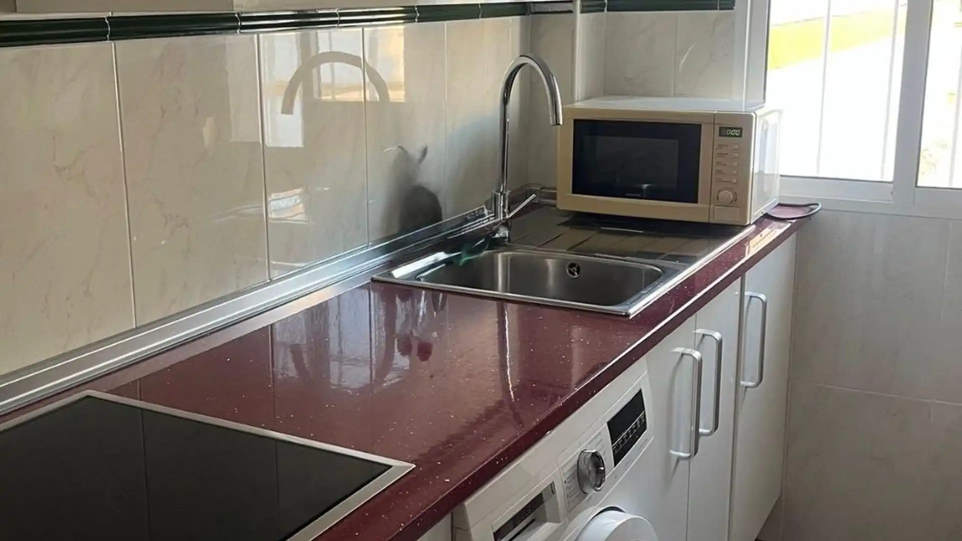 Kitchen of Flat for rent in  Sevilla Capital  with Air Conditioner and Furnished