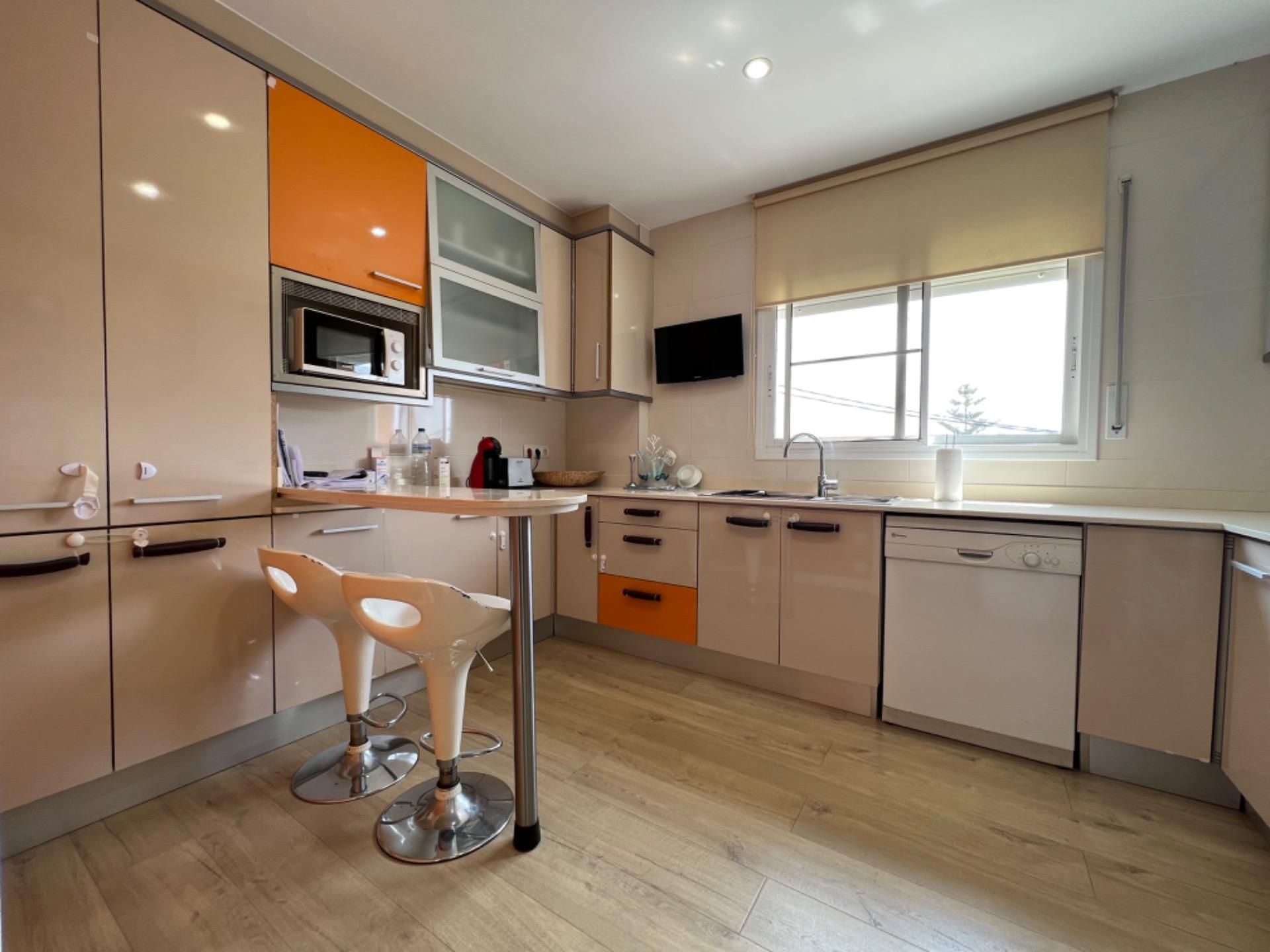 Cocina de Casa adosada en venta en Camarles con Aire acondicionado, Calefacción y Parquet