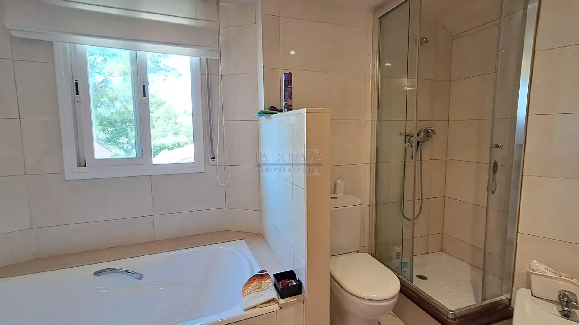 Baño de Casa adosada en venta en Mont-roig del Camp con Aire acondicionado, Terraza y Trastero