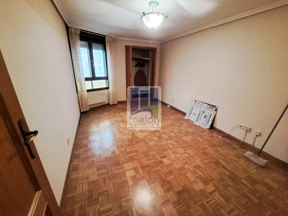 Dormitori de Pis en venda en Burgos Capital amb Traster