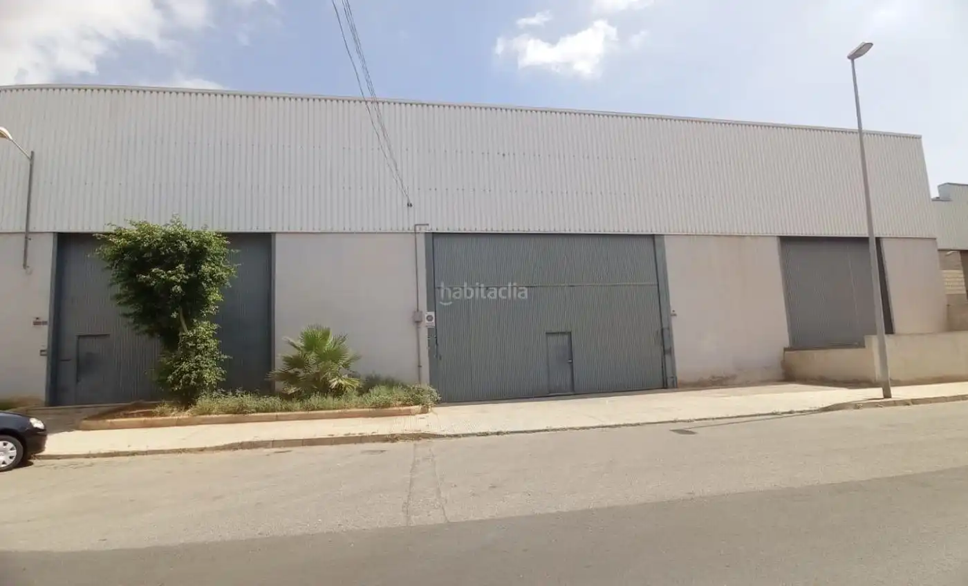 Industrial building for sale in Calle Andalucía 42