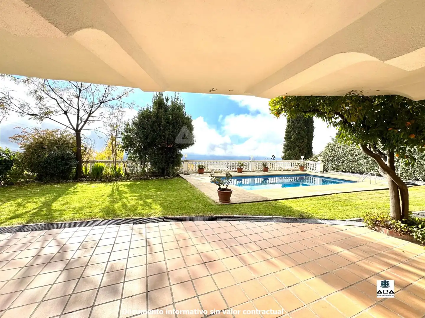 Terraza de Casa o chalet en venta en Poyales del Hoyo con Aire acondicionado, Calefacción y Jardín privado