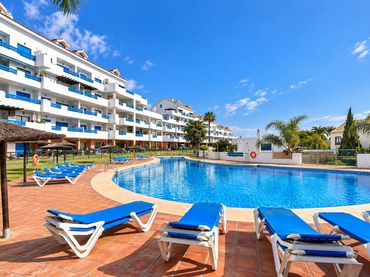 Apartamento con piscina en venta en La Duquesa