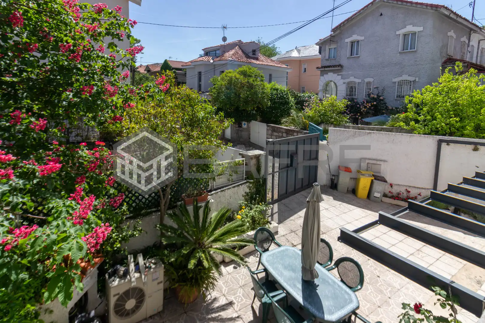 Terrassa de Casa o xalet en venda en Madrid amb Aire condicionat, Calefacció i Jardí privat
