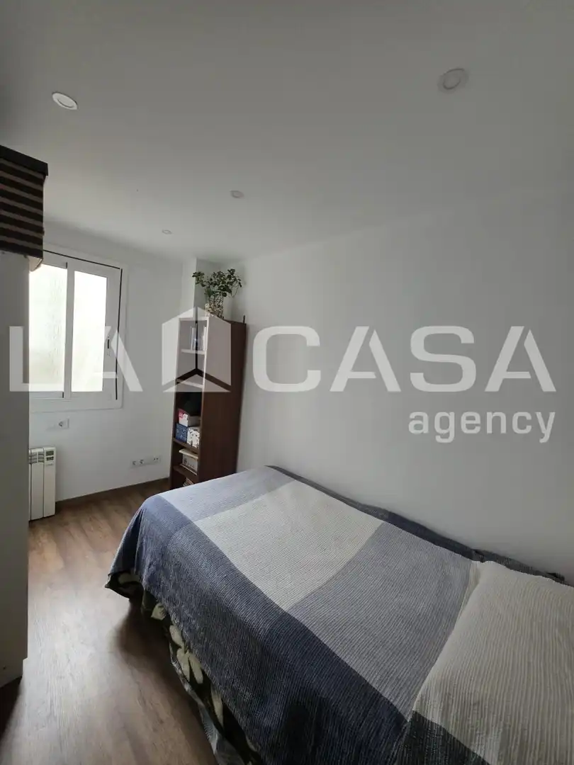 Schlafzimmer von Dachboden zum Verkauf in Barcelona mit Terrasse