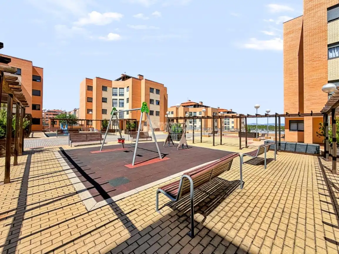 Terrassa de Pis en venda en Navalcarnero amb Traster i Piscina comunitària