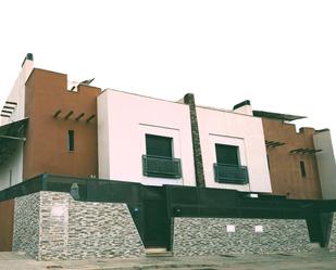 Exterior view of House or chalet for sale in  Melilla Capital  with Air Conditioner, Heating and Private garden