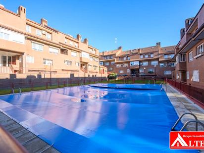 Swimming pool of Duplex for sale in Alcorcón  with Air Conditioner, Heating and Private garden