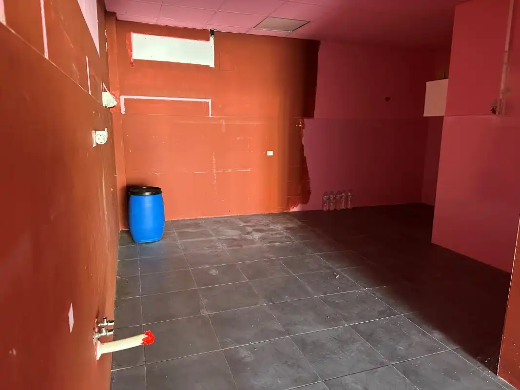 Local de alquiler en Gandia con Terraza y Alarma