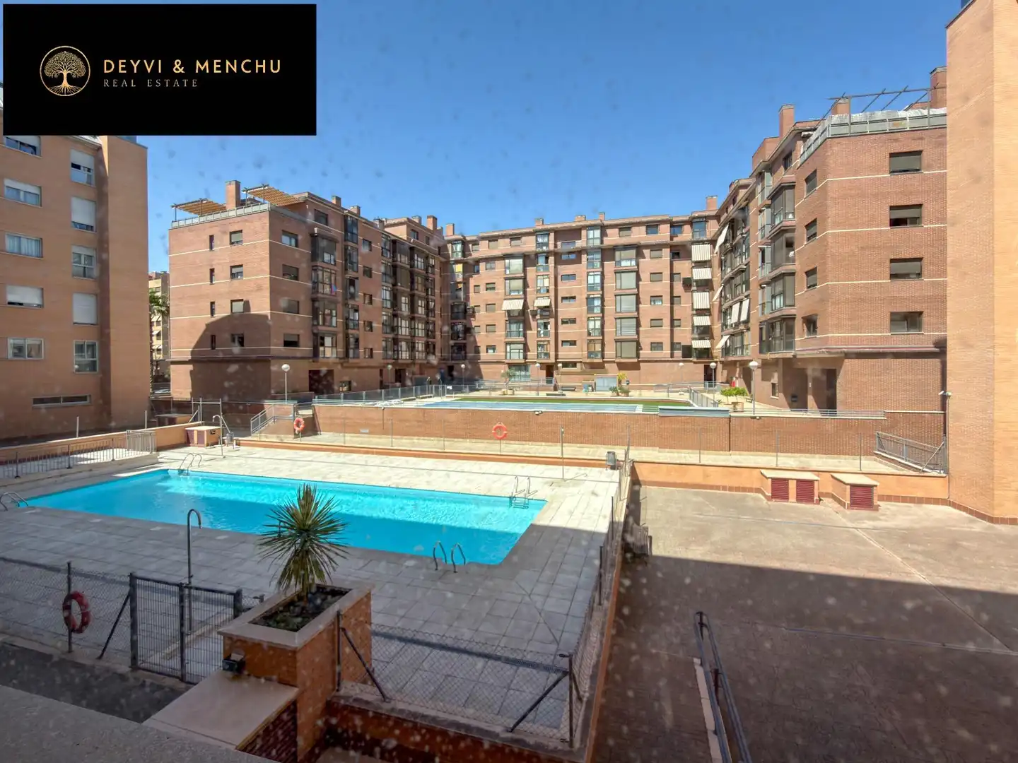 Vista exterior de Pis en venda en Madrid amb Aire condicionat, Calefacció i Jardí privat