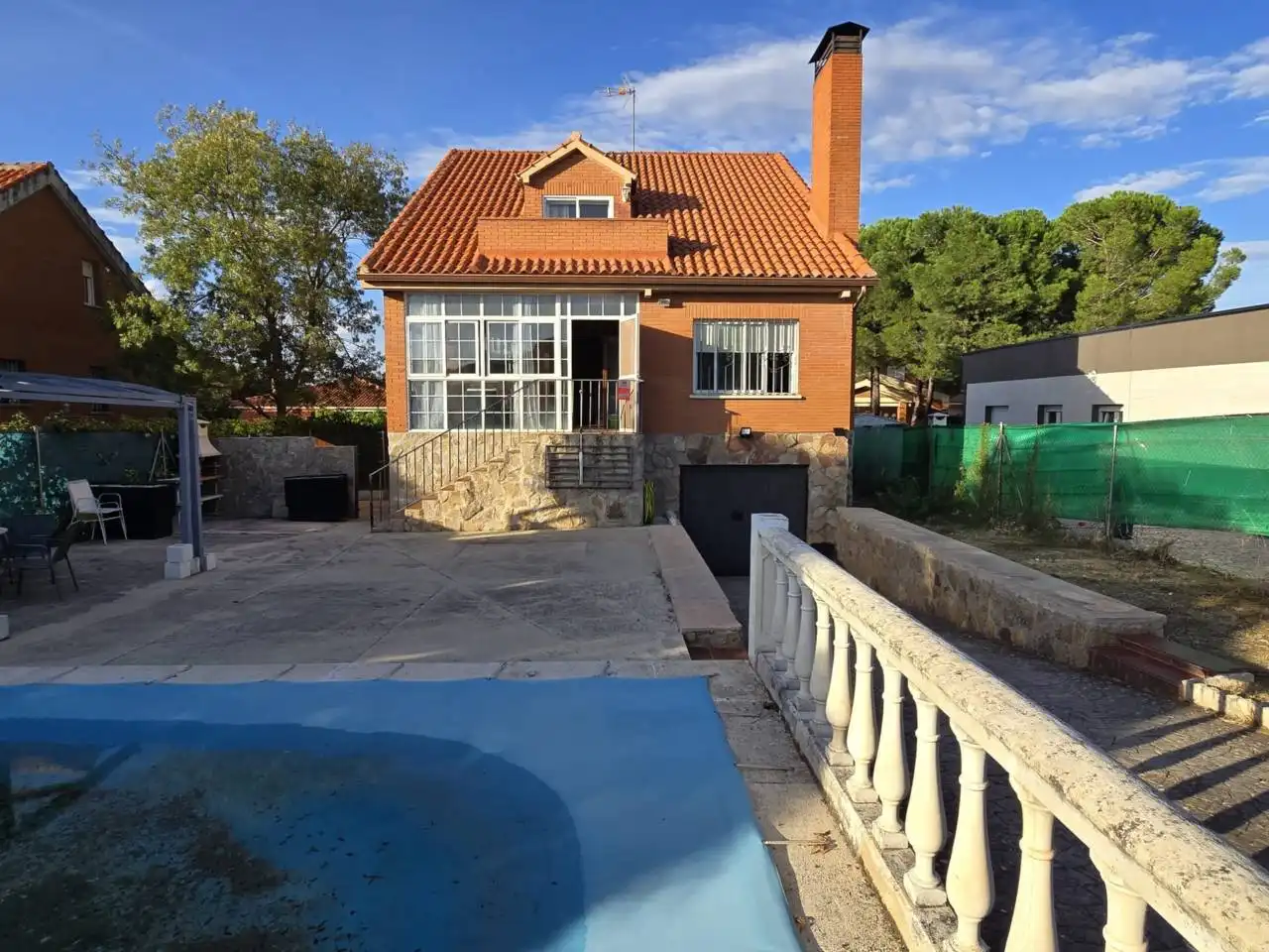 Chalet con piscina en venta en Pioz