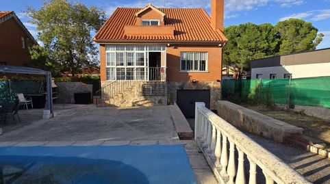 Chalet en venta en Pioz