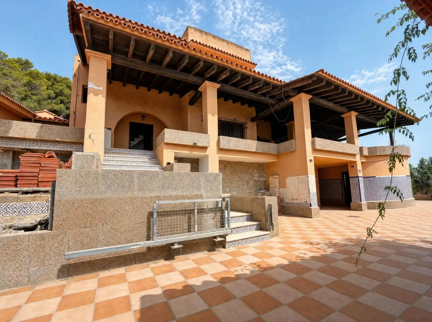 Vista exterior de Casa o xalet en venda en Santa Eulària des Riu amb Jardí privat, Terrassa i Traster
