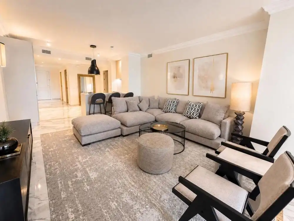Apartamento con piscina en venta en Nueva Andalucía, imagen 2