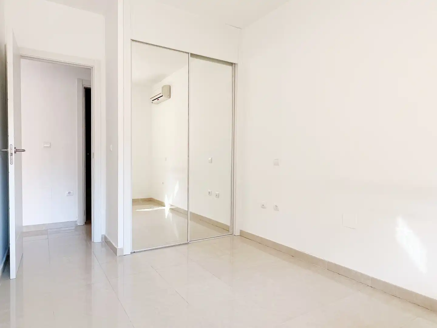 Wohnung zum Verkauf in Náquera mit Klimaanlage, Heizung und Terrasse