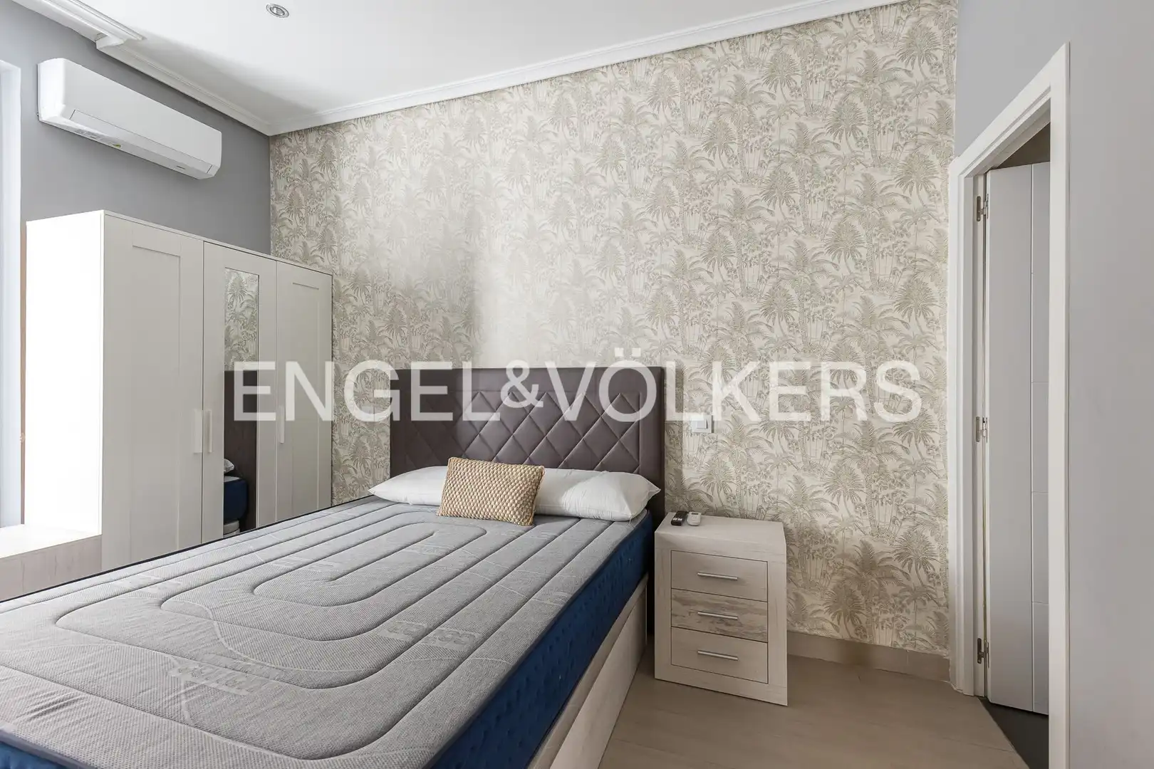 Bedroom of Flat for sale in Madrid  with Air Conditioner, Heating and Parquet flooring