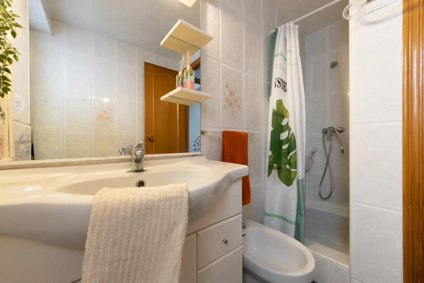 Bathroom of Flat for sale in Tarragona  with Air Conditioner, Oven and Washing machine