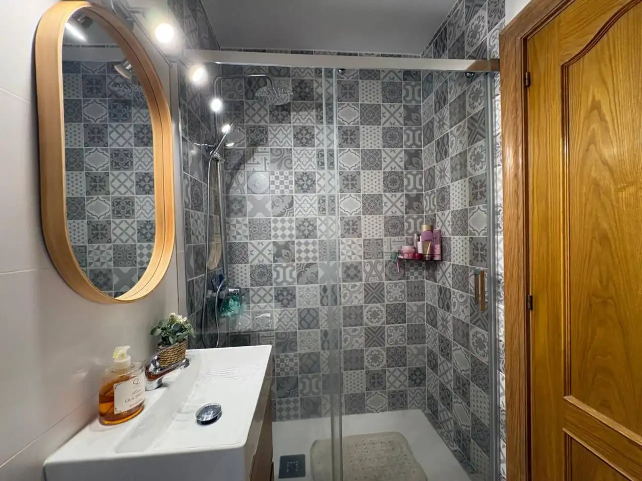 Bathroom of Flat for sale in Alicante / Alacant  with Air Conditioner, Storage room and Furnished