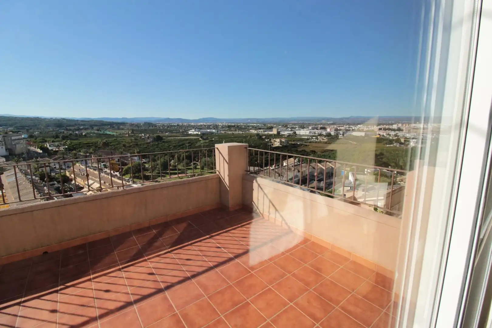 Terrassa de Casa o xalet en venda en Alzira amb Aire condicionat, Jardí privat i Parquet