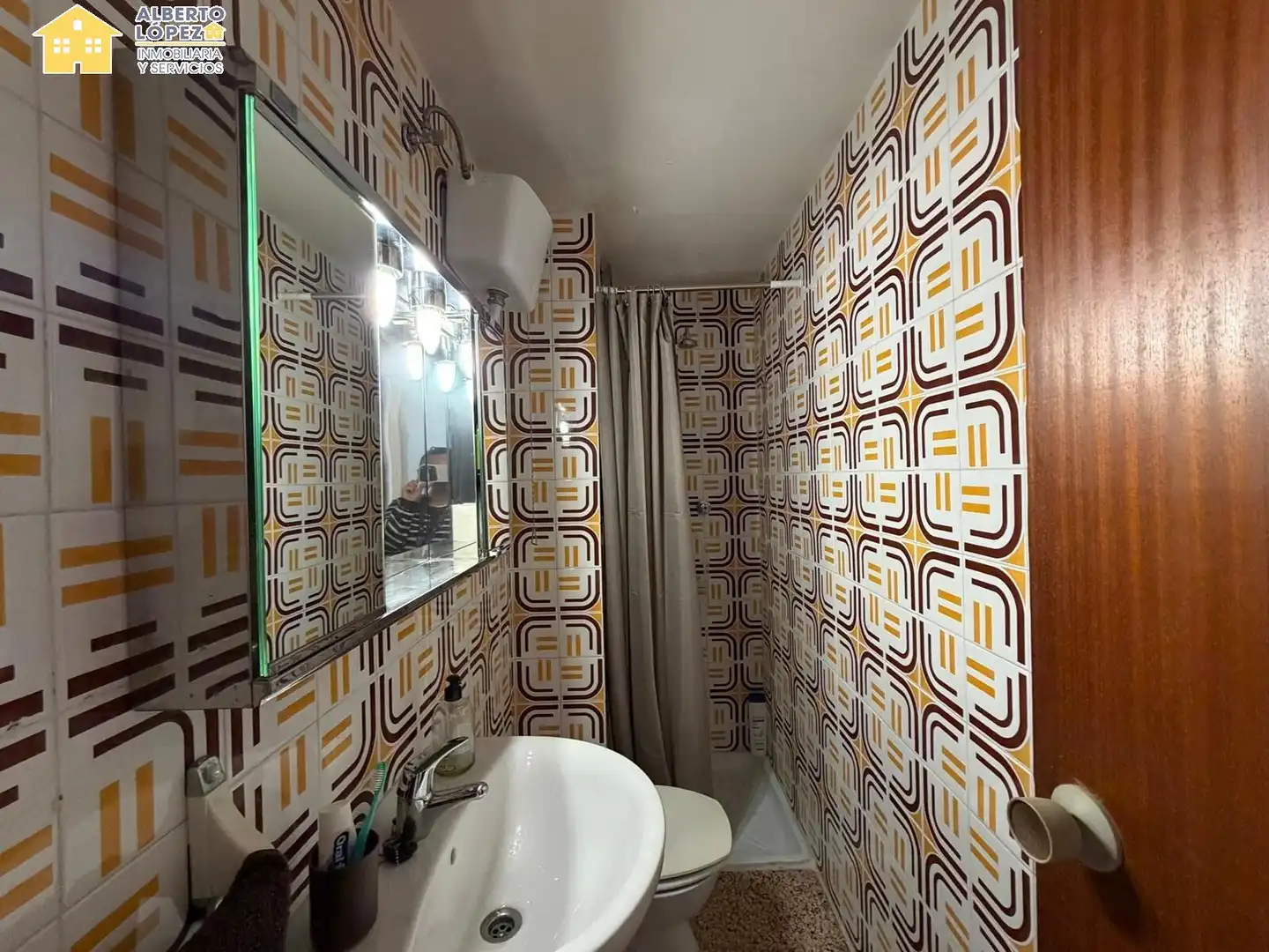 Bathroom of Flat for rent in Elche / Elx  with Terrace, Furnished and Balcony