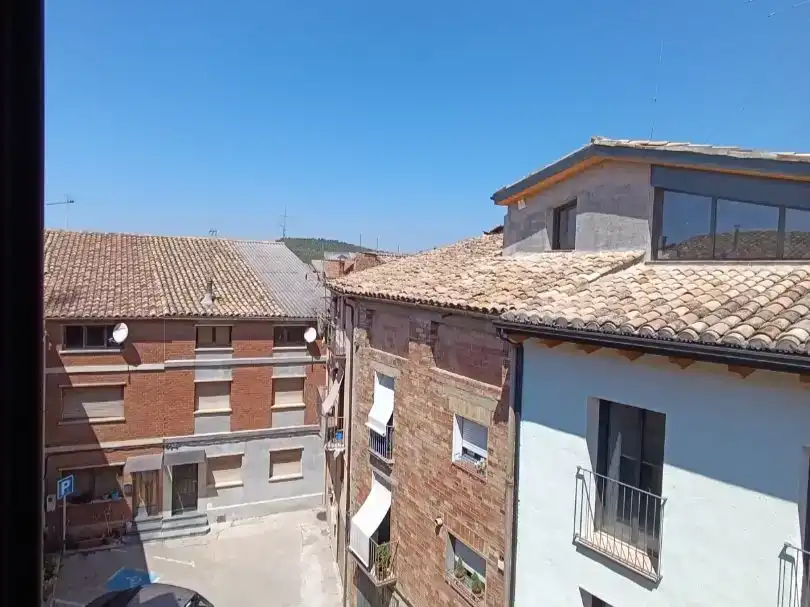 Vista exterior de Casa adosada en venda en Ponts amb Balcó