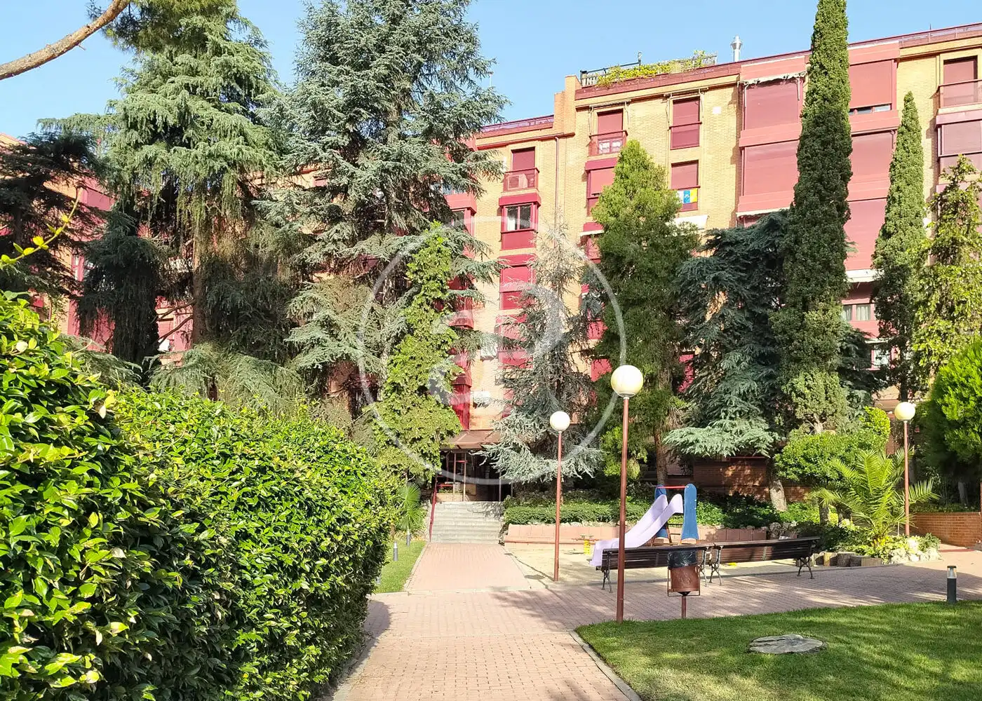 Vista exterior de Pis en venda en Madrid amb Aire condicionat, Calefacció i Jardí privat