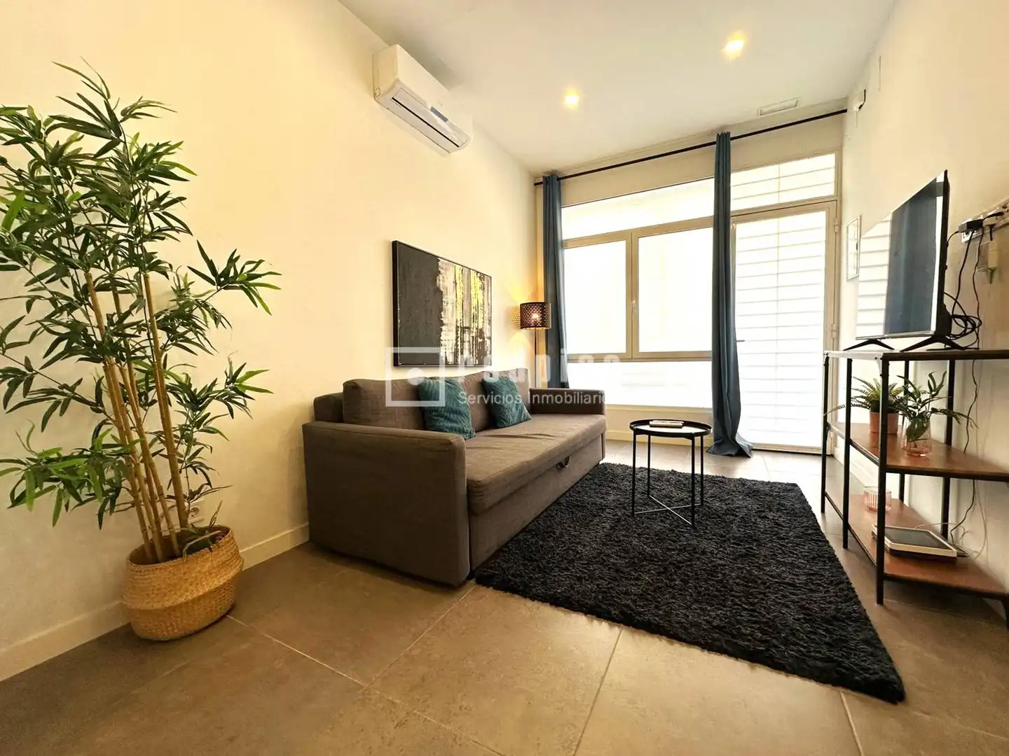 Living room of Flat for sale in Madrid  with Air Conditioner, Heating and Furnished
